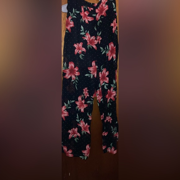 2 piece Bundle of Guess vacay vibes floral outfit - Picture 4 of 4